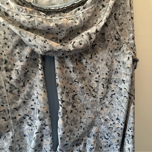 Lululemon Lightened Up Pullover Ambient Grey - Picture 13 of 13